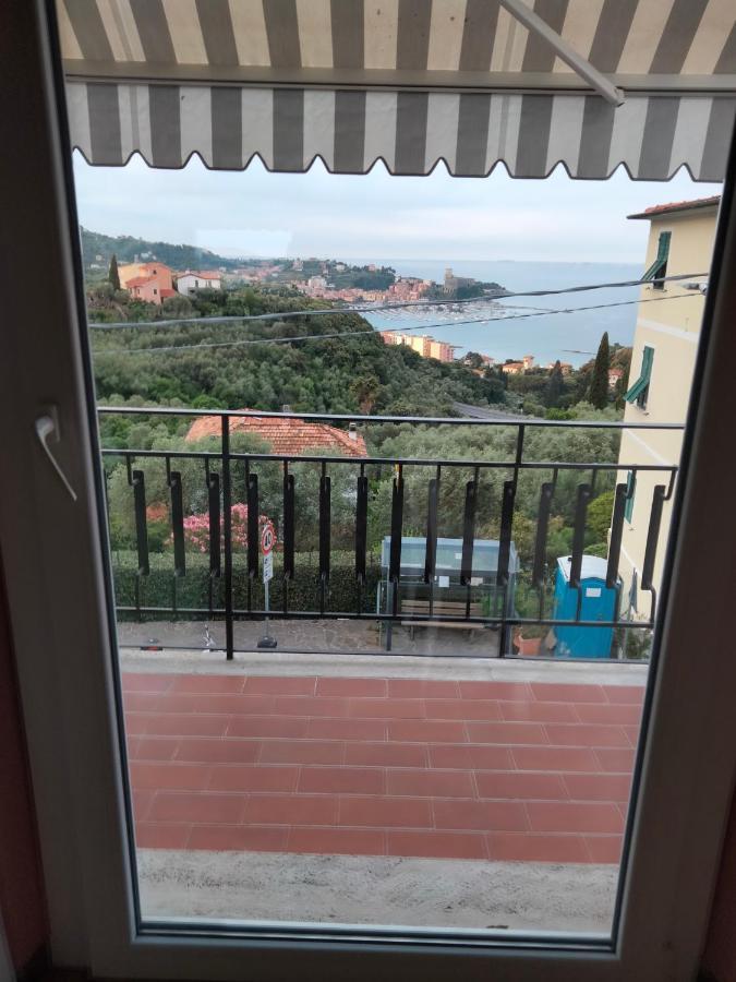B&B Golfo Dei Poeti Леричи Екстериор снимка