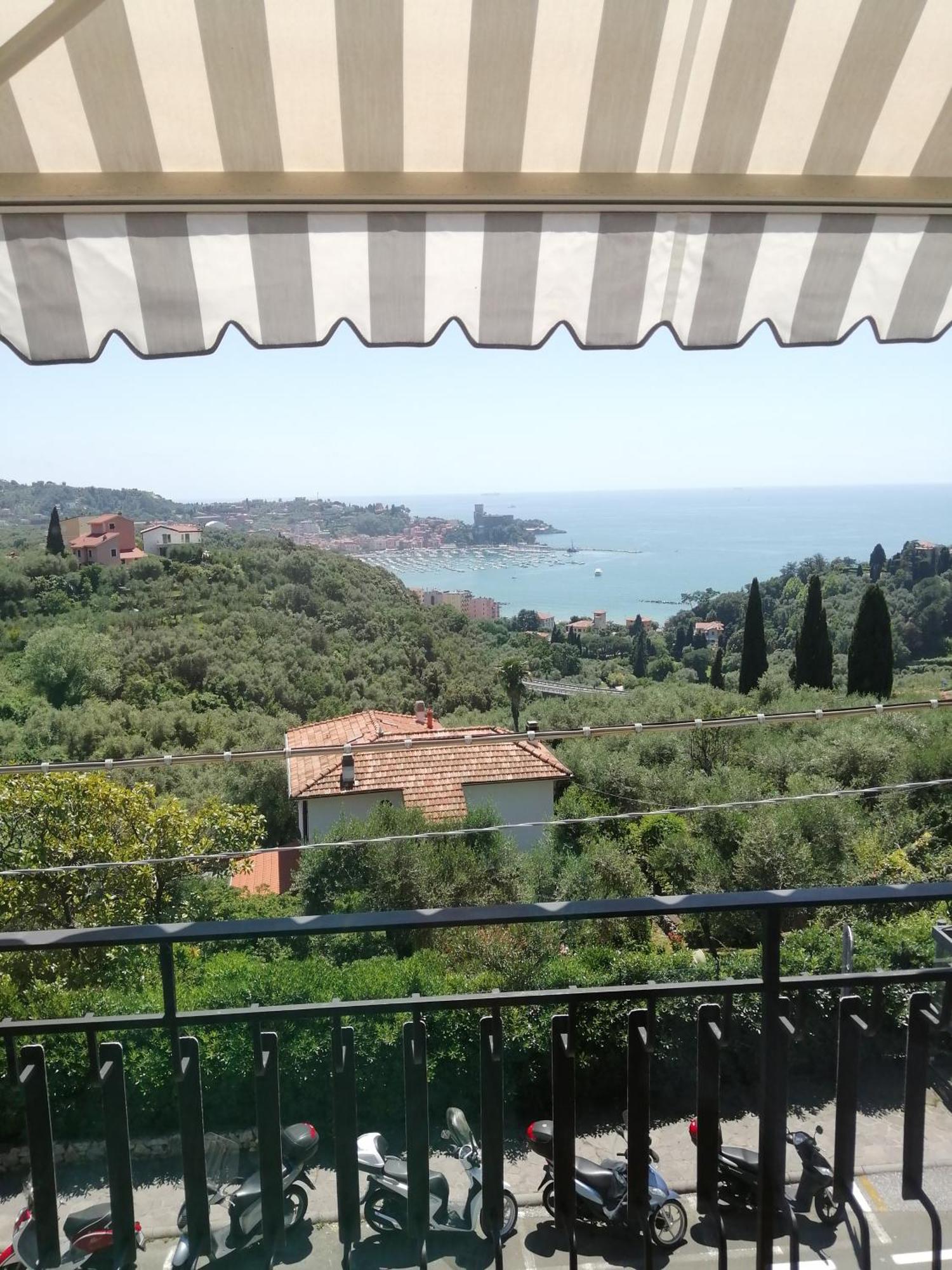 B&B Golfo Dei Poeti Леричи Екстериор снимка